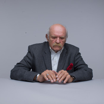 Janez Bermež v monografiji Poklòn / A Tribute <em>Foto: Primož Korošec</em>